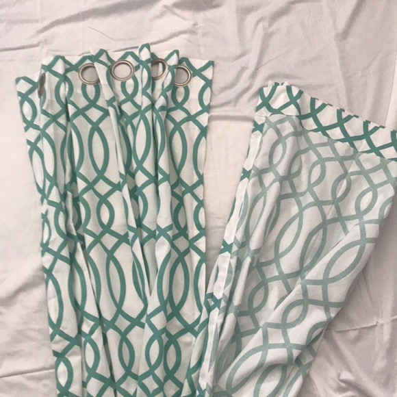 Green & white pattern curtains - Picture 2 of 3